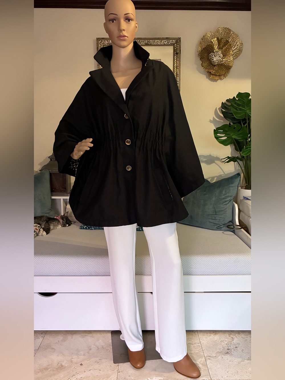 Women’s Chic Black Cape Jacket with Leopard Print Lining (Fits L/XL)